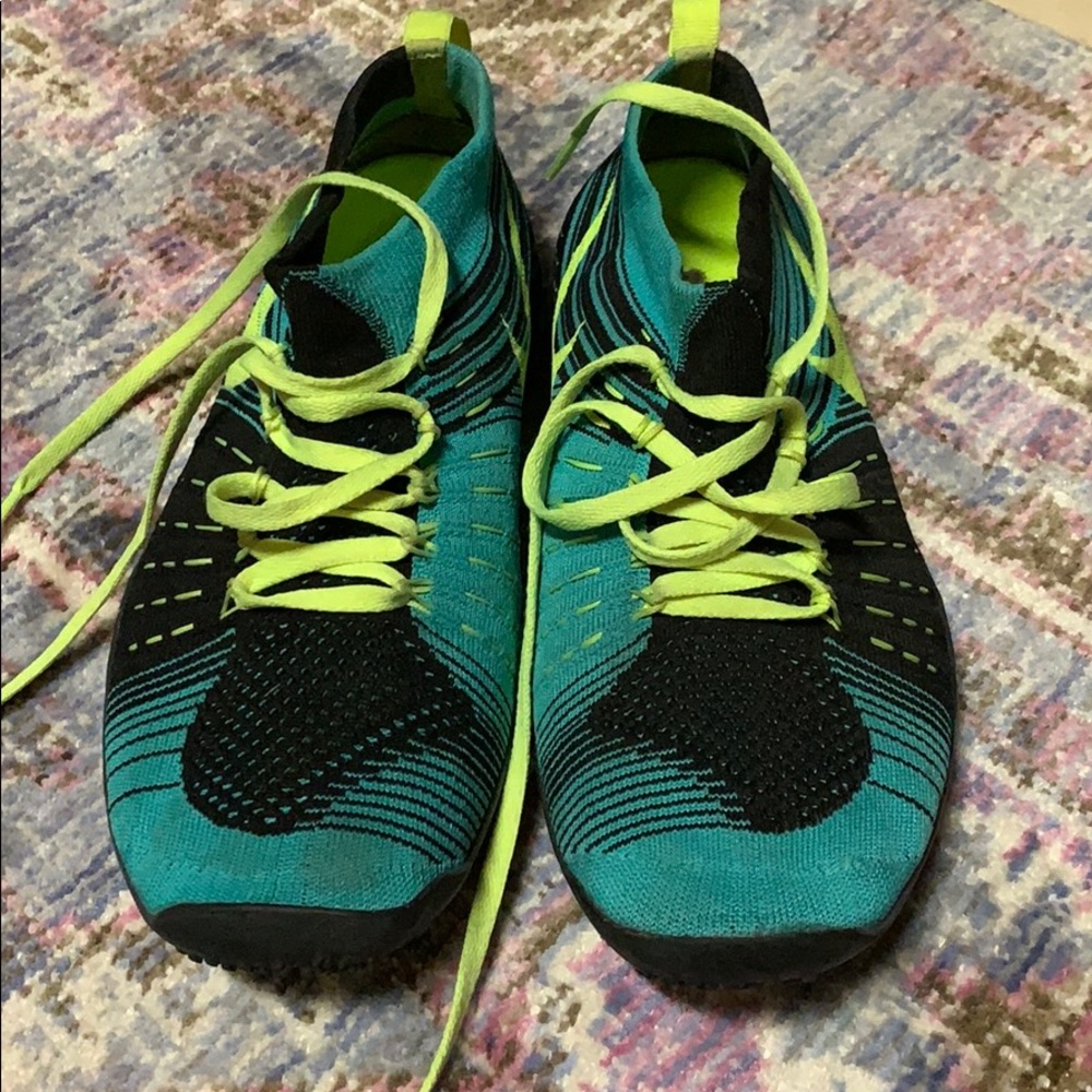 Nike Mens hyperfeel